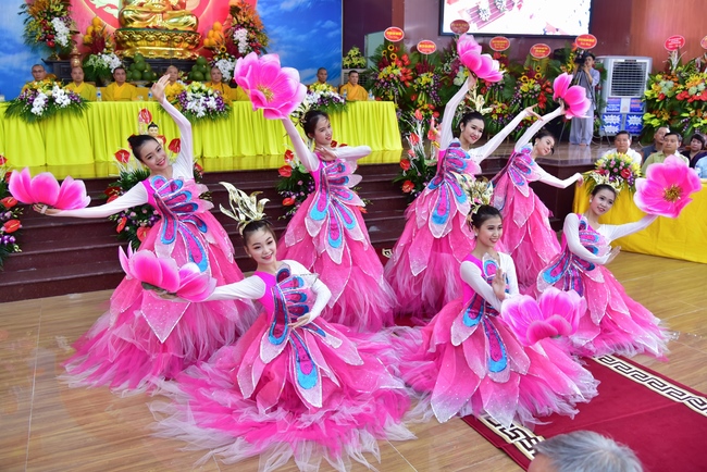Board of directors of Vietnam’s Buddhist Sangha in Que Vo district held the Buddha's birthday ceremony at Diên Quang pagoda – Bắc Ninh