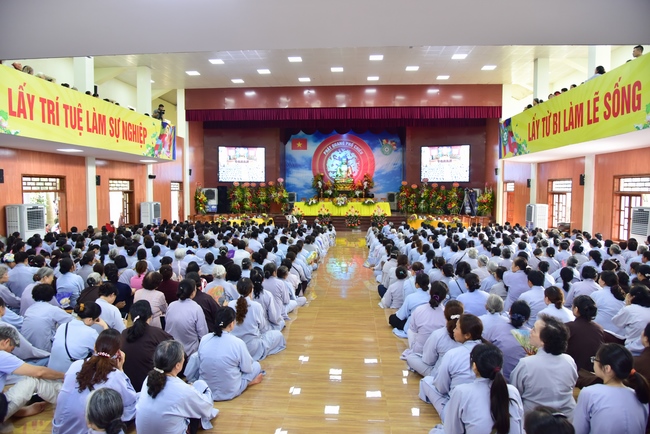 Board of directors of Vietnam’s Buddhist Sangha in Que Vo district held the Buddha's birthday ceremony at Diên Quang pagoda – Bắc Ninh