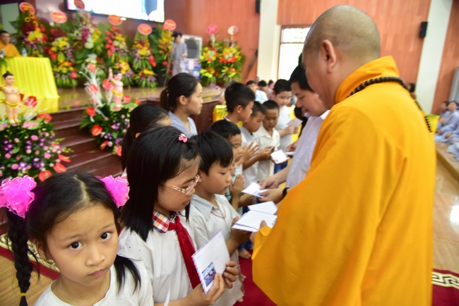 Board of directors of Vietnam’s Buddhist Sangha in Que Vo district held the Buddha's birthday ceremony at Diên Quang pagoda – Bắc Ninh