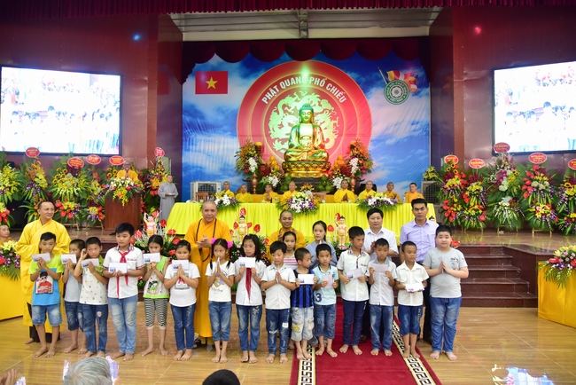 Board of directors of Vietnam’s Buddhist Sangha in Que Vo district held the Buddha's birthday ceremony at Diên Quang pagoda – Bắc Ninh
