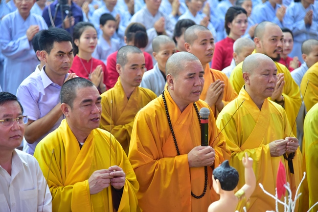 Board of directors of Vietnam’s Buddhist Sangha in Que Vo district held the Buddha's birthday ceremony at Diên Quang pagoda – Bắc Ninh
