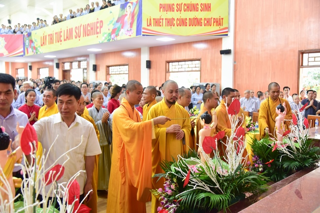Board of directors of Vietnam’s Buddhist Sangha in Que Vo district held the Buddha's birthday ceremony at Diên Quang pagoda – Bắc Ninh