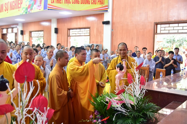 Board of directors of Vietnam’s Buddhist Sangha in Que Vo district held the Buddha's birthday ceremony at Diên Quang pagoda – Bắc Ninh