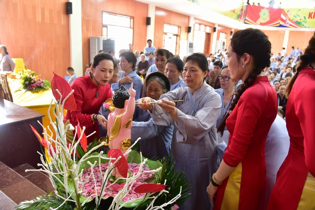 Board of directors of Vietnam’s Buddhist Sangha in Que Vo district held the Buddha's birthday ceremony at Diên Quang pagoda – Bắc Ninh