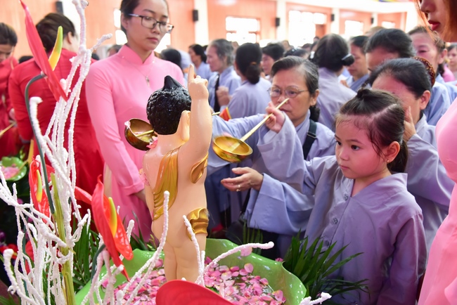 Board of directors of Vietnam’s Buddhist Sangha in Que Vo district held the Buddha's birthday ceremony at Diên Quang pagoda – Bắc Ninh
