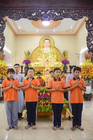 Lễ Phật đản dành cho các bé thiếu nhi