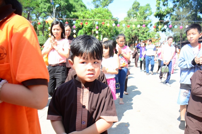 Lễ Phật đản dành cho các bé thiếu nhi