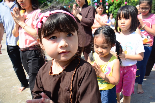 Lễ Phật đản dành cho các bé thiếu nhi