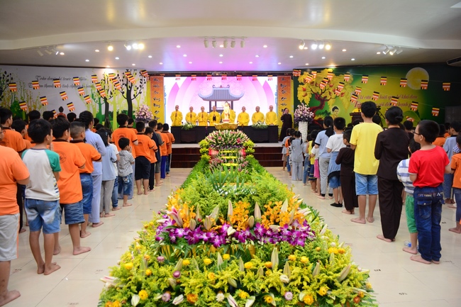 Lễ Phật đản dành cho các bé thiếu nhi