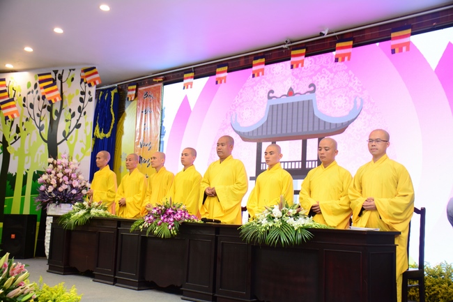 Lễ Phật đản dành cho các bé thiếu nhi