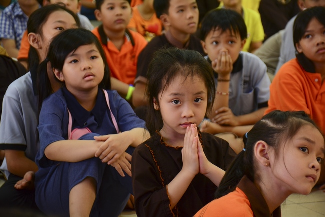 Lễ Phật đản dành cho các bé thiếu nhi