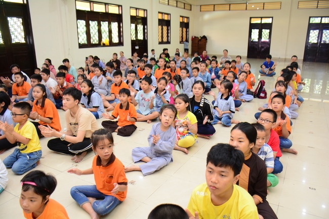 Lễ Phật đản dành cho các bé thiếu nhi