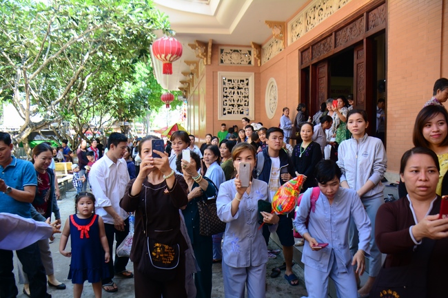 Lễ Phật đản dành cho các bé thiếu nhi