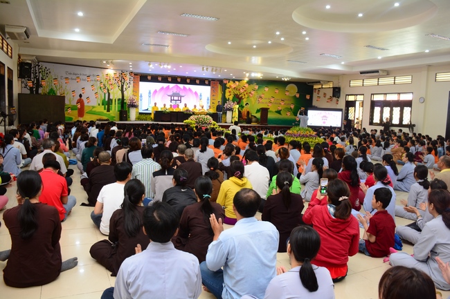 Lễ Phật đản dành cho các bé thiếu nhi