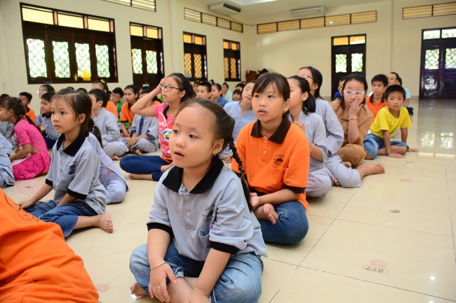 Lễ Phật đản dành cho các bé thiếu nhi