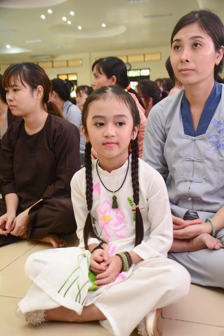 Lễ Phật đản dành cho các bé thiếu nhi