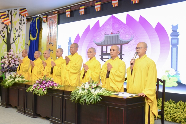 Lễ Phật đản dành cho các bé thiếu nhi