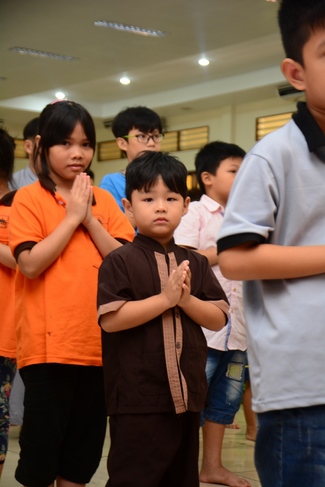 Lễ Phật đản dành cho các bé thiếu nhi