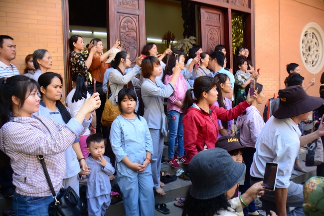 Lễ Phật đản dành cho các bé thiếu nhi