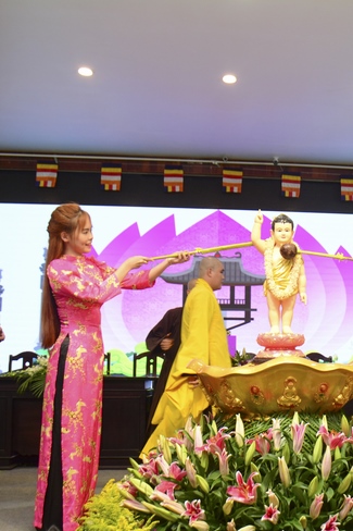 Lễ Phật đản dành cho các bé thiếu nhi