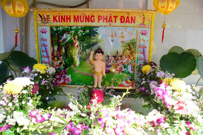 Giving Commendation Paper to those who made Lumbini Garden at Home