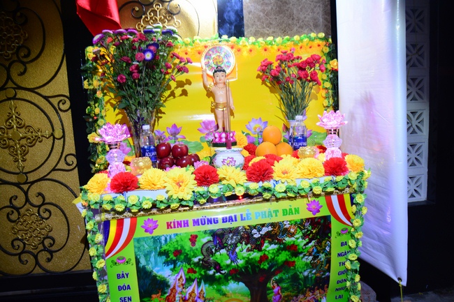 Giving Commendation Paper to those who made Lumbini Garden at Home