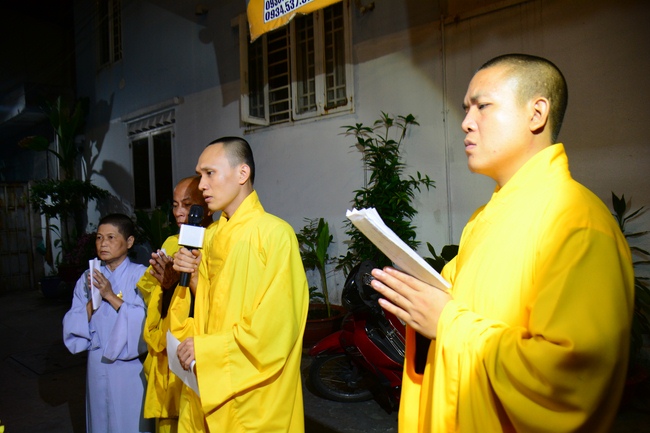 Giving Commendation Paper to those who made Lumbini Garden at Home