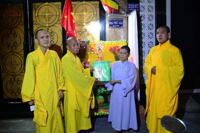 Giving Commendation Paper to those who made Lumbini Garden at Home