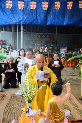 Giving Commendation Paper to those who made Lumbini Garden at Home