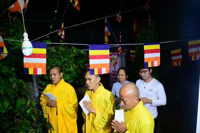 Giving Commendation Paper to those who made Lumbini Garden at Home