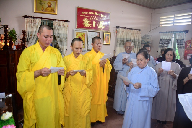 Giving Commendation Paper to those who made Lumbini Garden at Home