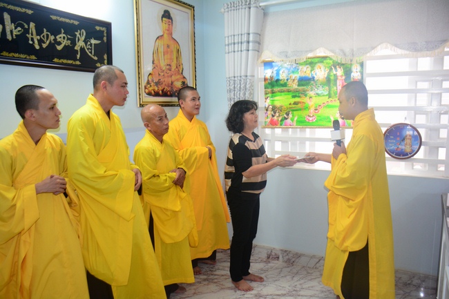 Giving Commendation Paper to those who made Lumbini Garden at Home