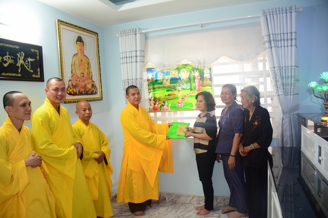 Giving Commendation Paper to those who made Lumbini Garden at Home