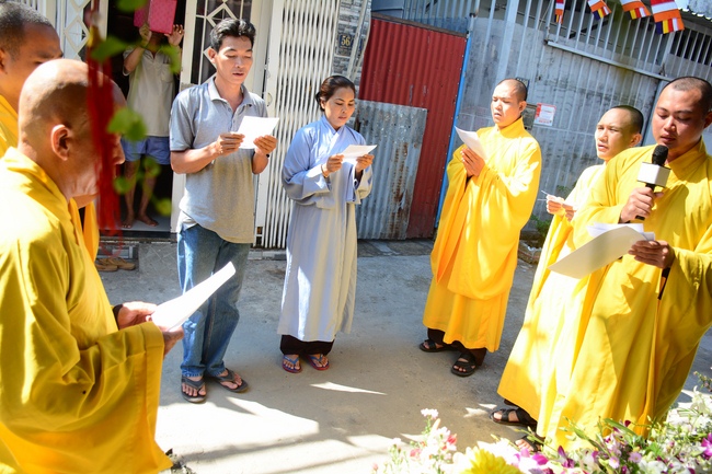 Giving Commendation Paper to those who made Lumbini Garden at Home