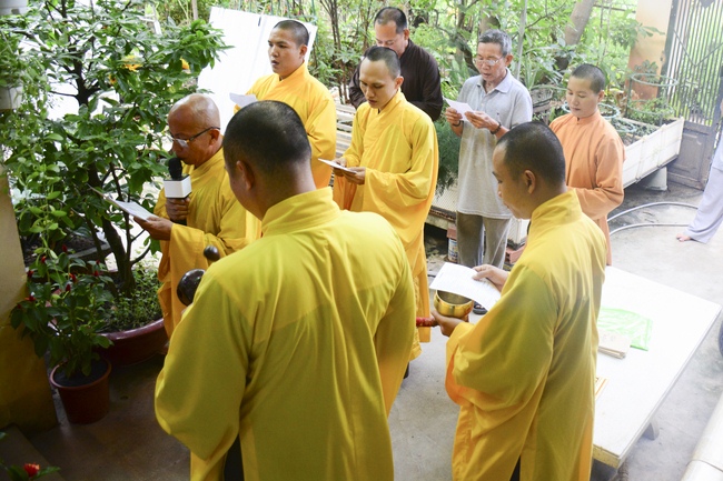 Giving Commendation Paper to those who made Lumbini Garden at Home