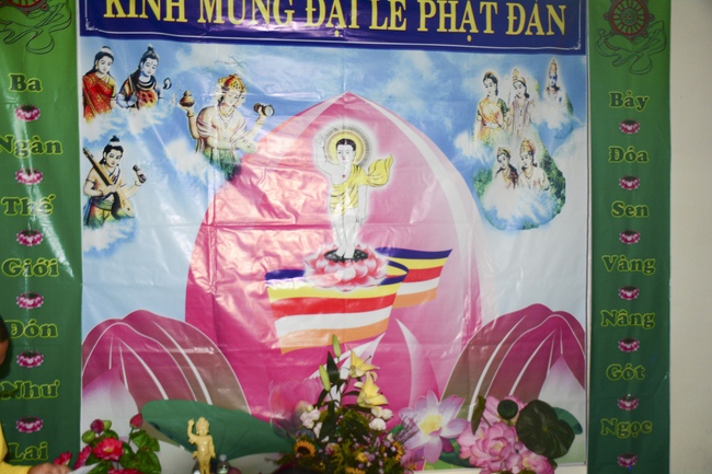 Giving Commendation Paper to those who made Lumbini Garden at Home