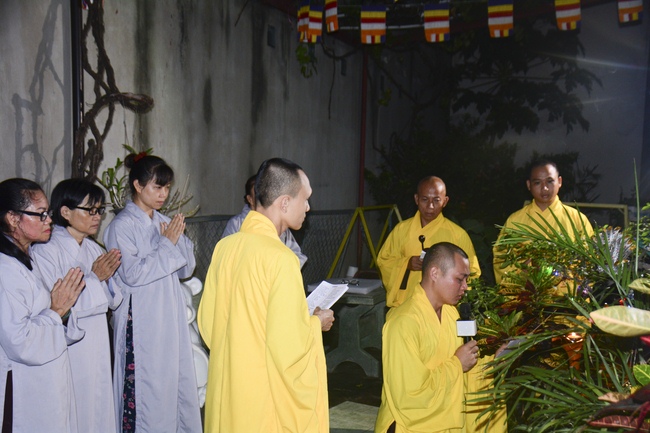 Giving Commendation Paper to those who made Lumbini Garden at Home