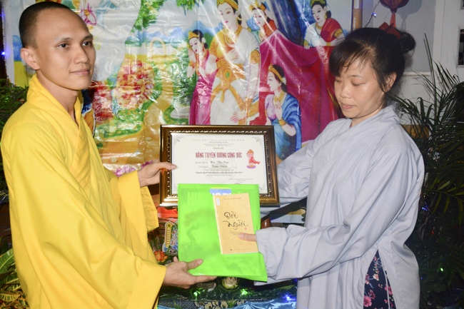 Giving Commendation Paper to those who made Lumbini Garden at Home