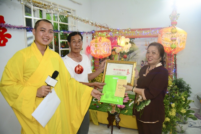 Giving Commendation Paper to those who made Lumbini Garden at Home