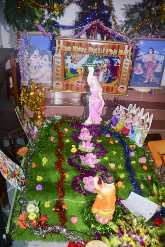 Giving Commendation Paper to those who made Lumbini Garden at Home