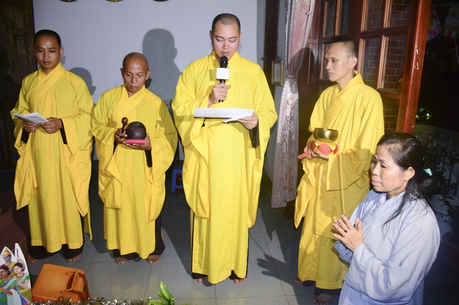 Giving Commendation Paper to those who made Lumbini Garden at Home