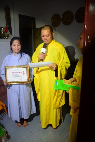 Giving Commendation Paper to those who made Lumbini Garden at Home