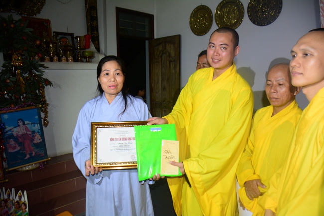 Giving Commendation Paper to those who made Lumbini Garden at Home