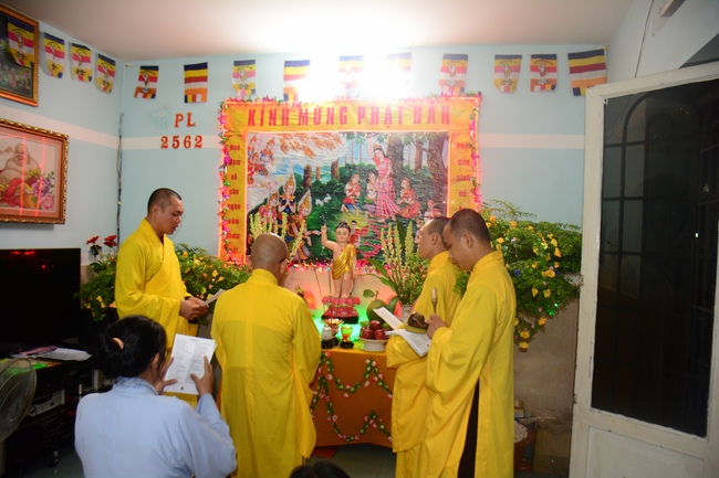 Giving Commendation Paper to those who made Lumbini Garden at Home