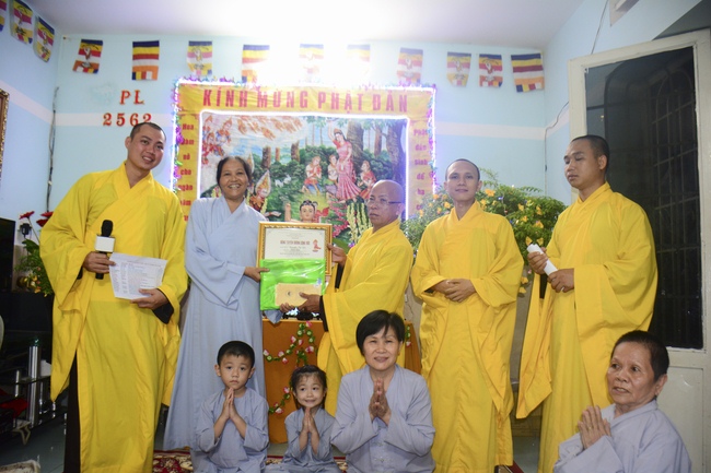 Giving Commendation Paper to those who made Lumbini Garden at Home