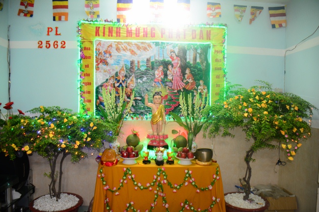 Giving Commendation Paper to those who made Lumbini Garden at Home