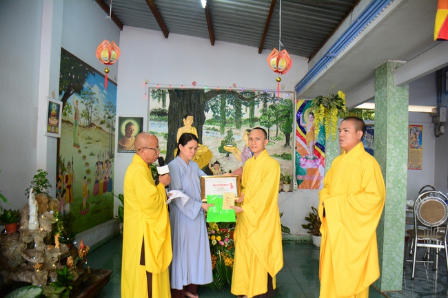 Giving Commendation Paper to those who made Lumbini Garden at Home