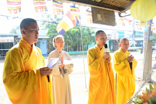 Giving Commendation Paper to those who made Lumbini Garden at Home