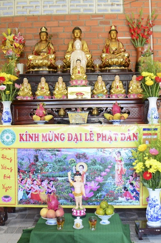 Giving Commendation Paper to those who made Lumbini Garden at Home