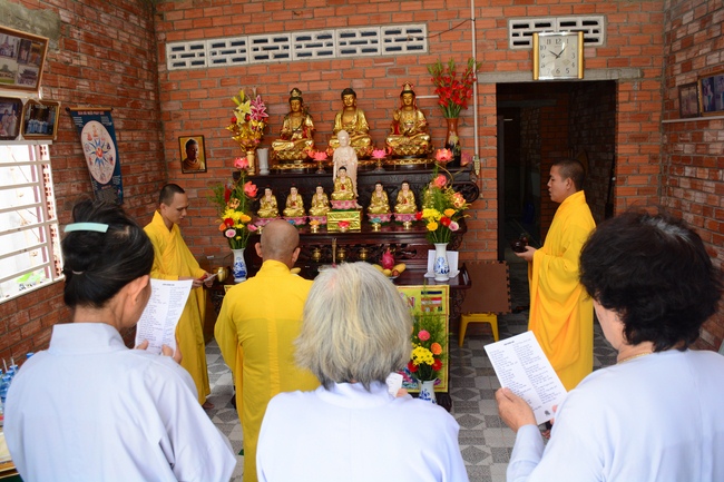 Giving Commendation Paper to those who made Lumbini Garden at Home